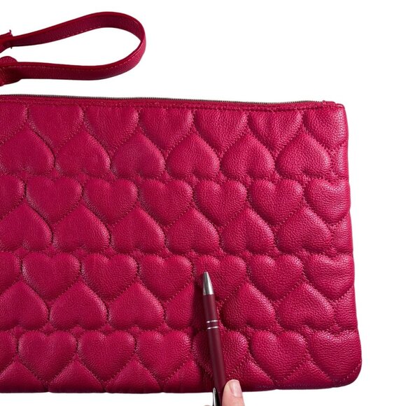 Betsey Johnson Red Quilted Faux Leather Heart Pattern Wristlet Clutch Bag ipad - Picture 8 of 10